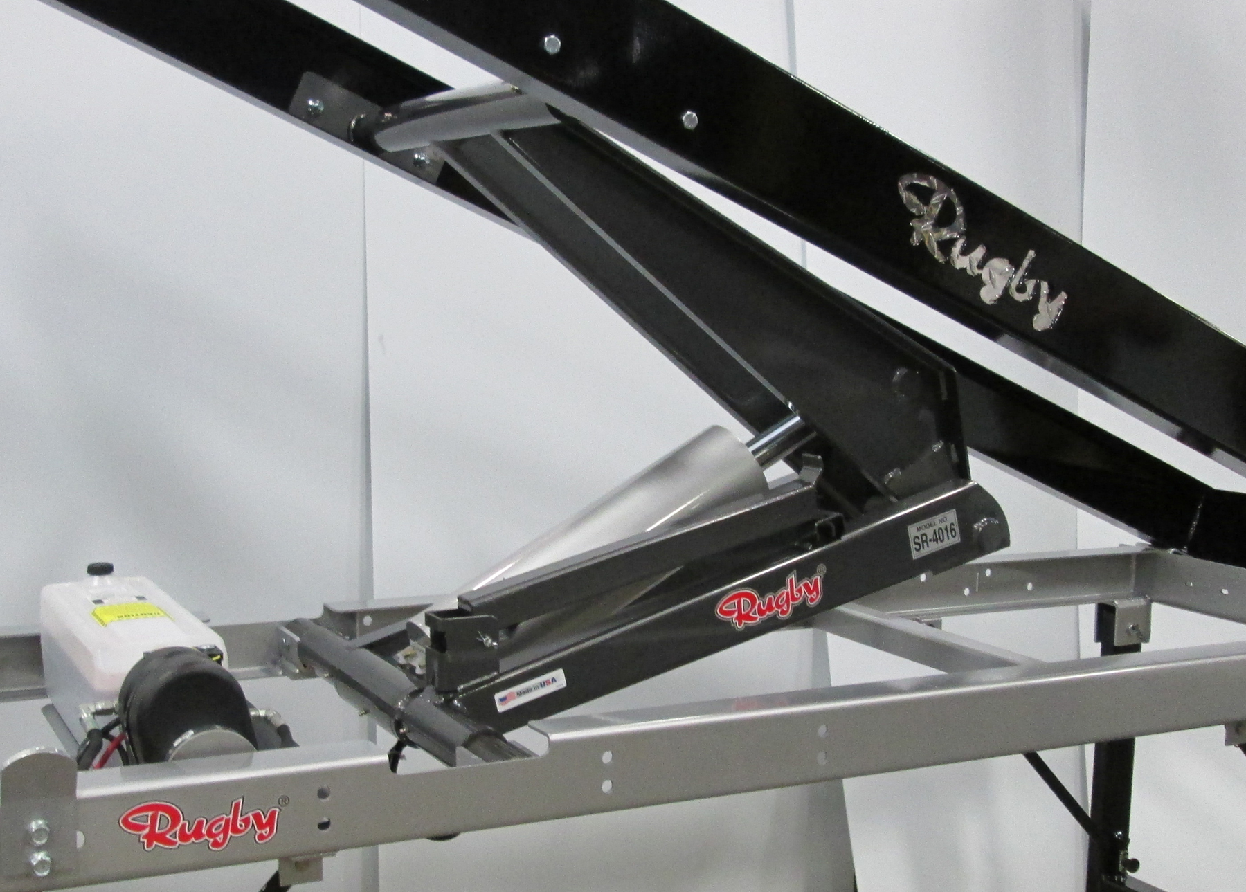 Rugby Manufacturing releases its new SR4016 subframe scissor hoist for trucks