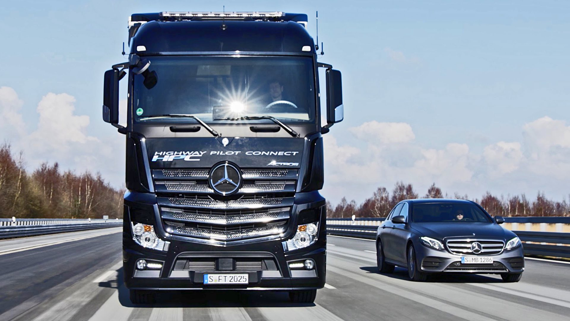 A recent Princeton Consultants survey found only 5 of fleets believe selfdriving trucks will have a large impact and be fairly common within the next eight years Photo courtesy of Daimler AG