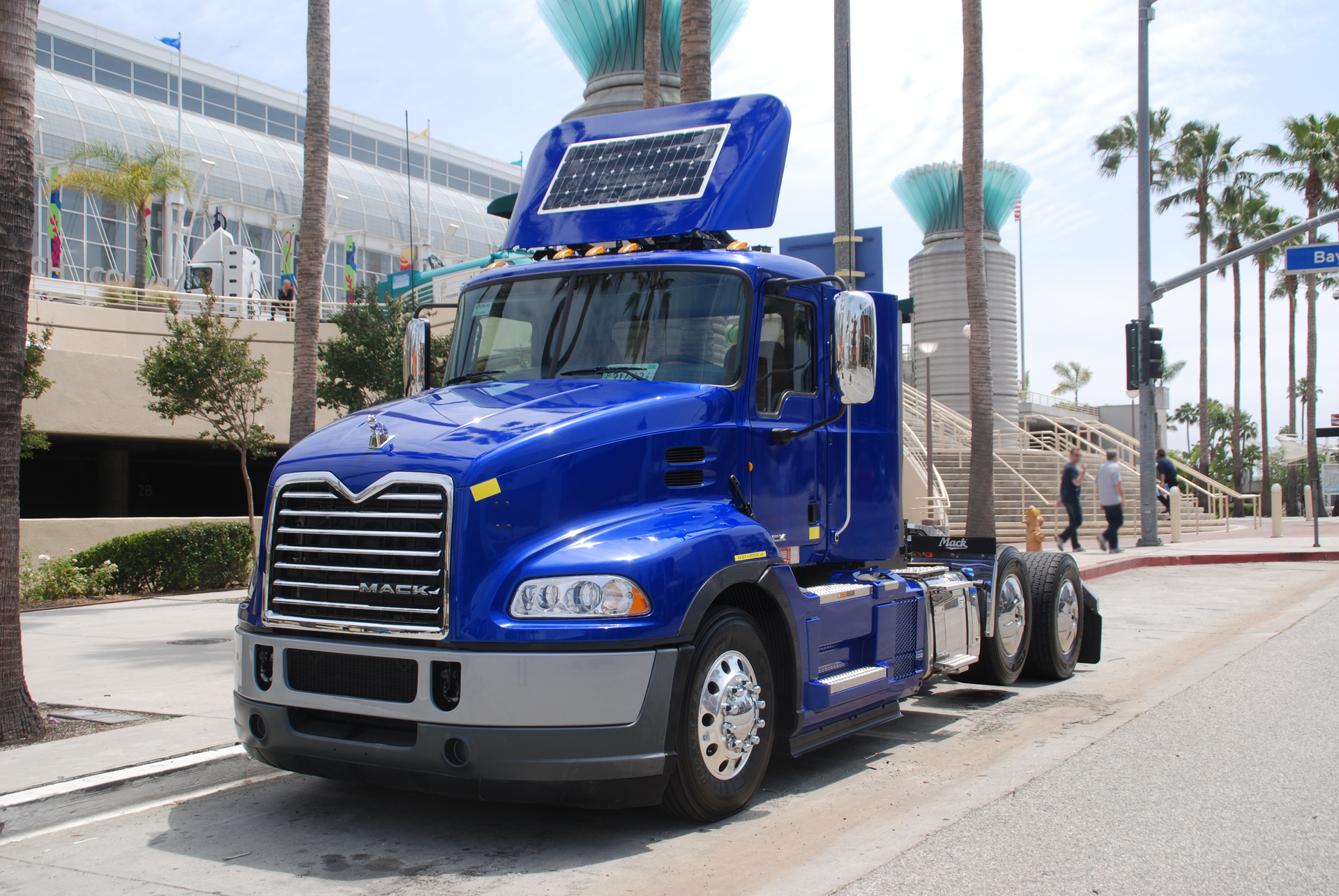 Mack to demonstrate zeroemission capable drayage trucks FleetOwner