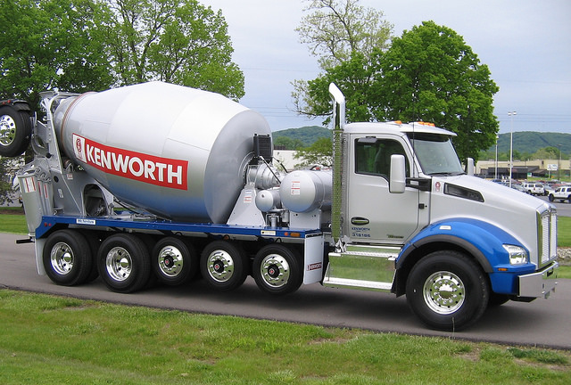 The Allison 4700 RDS fully automatic transmission is available for readymix applications like the Kenworth T880 mixer