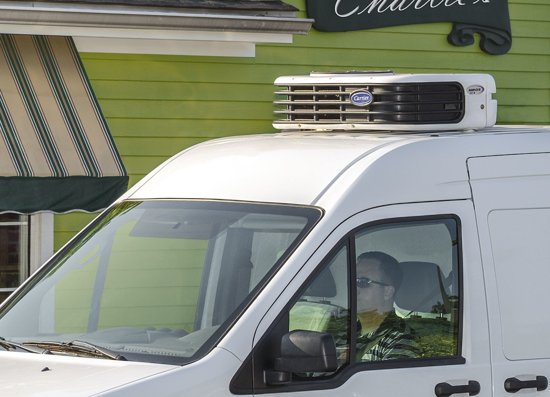 Carrier Transicold Neos 100S alternatordriven electric refrigeration unit