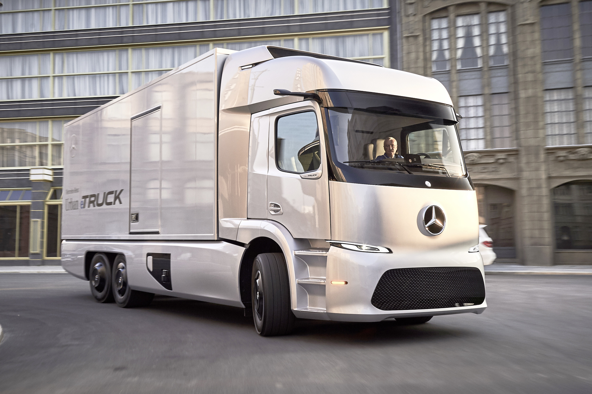 Daimler39s MercedesBenz Urban eTruck is a fully electric 6x2 cabover with refrigerated body and 26ton GVW