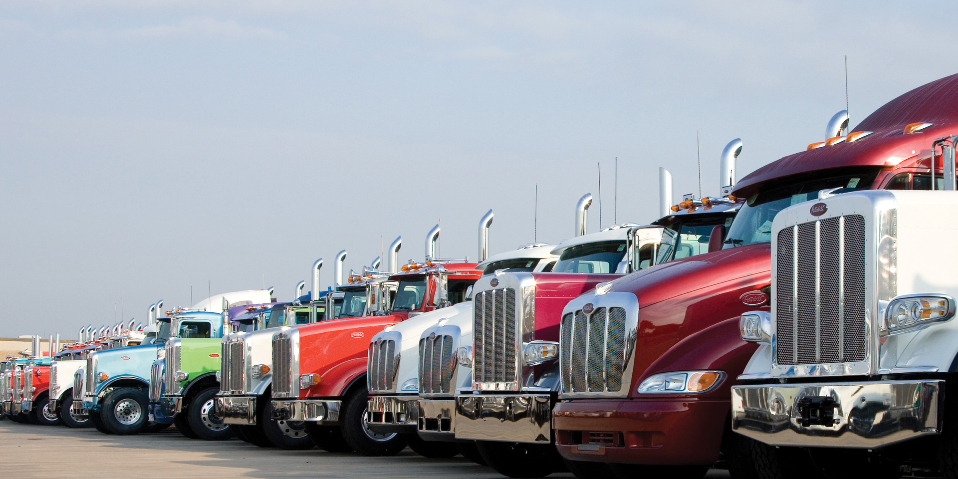 Peterbilt39s Red Oval lineup now includes PacLease trucks with Red Oval Assurance Warranty