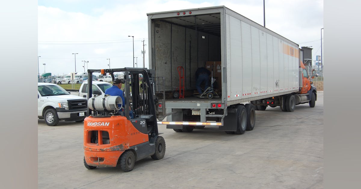 Study: Biggest trucking firms outsource over 42% of their freight ...