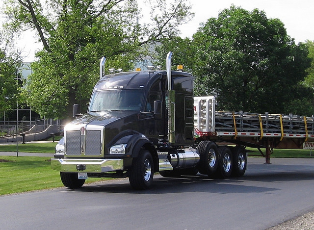 PACCAR39s tandem rear axle is now standard on the Kenworth T880 76in midroof sleeper
