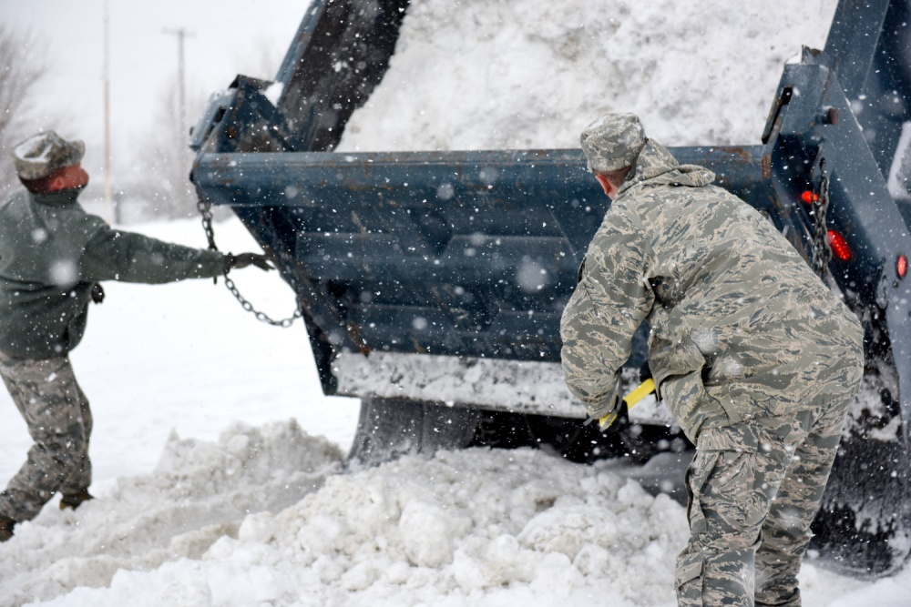 Military trucks deploy to deal with snow | FleetOwner