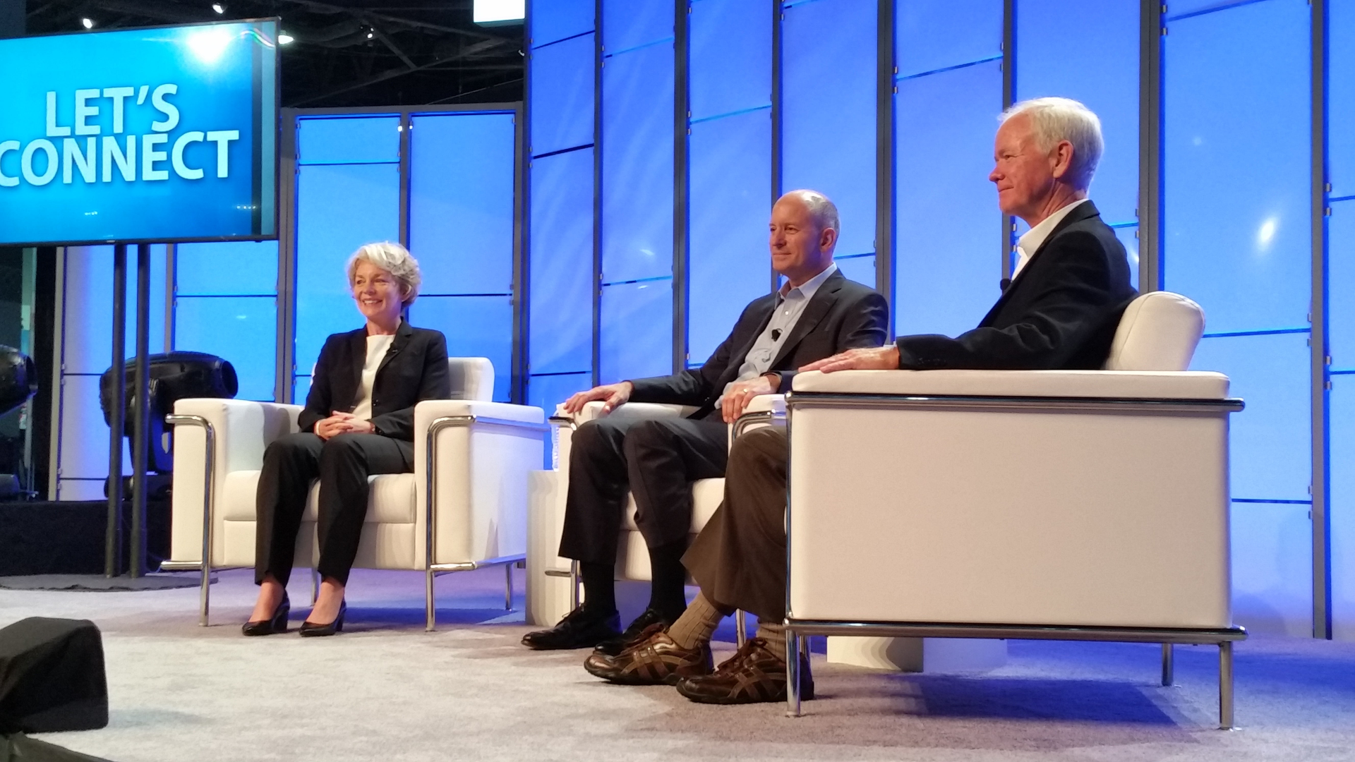 Kary Schaefer far left DTNA39s general manager for marketing and strategy discusses the new Detroit Connect Analytics safety reporting the OEM is offering with Roger Nielsen center DTNA39s president and CEO Photo NACV