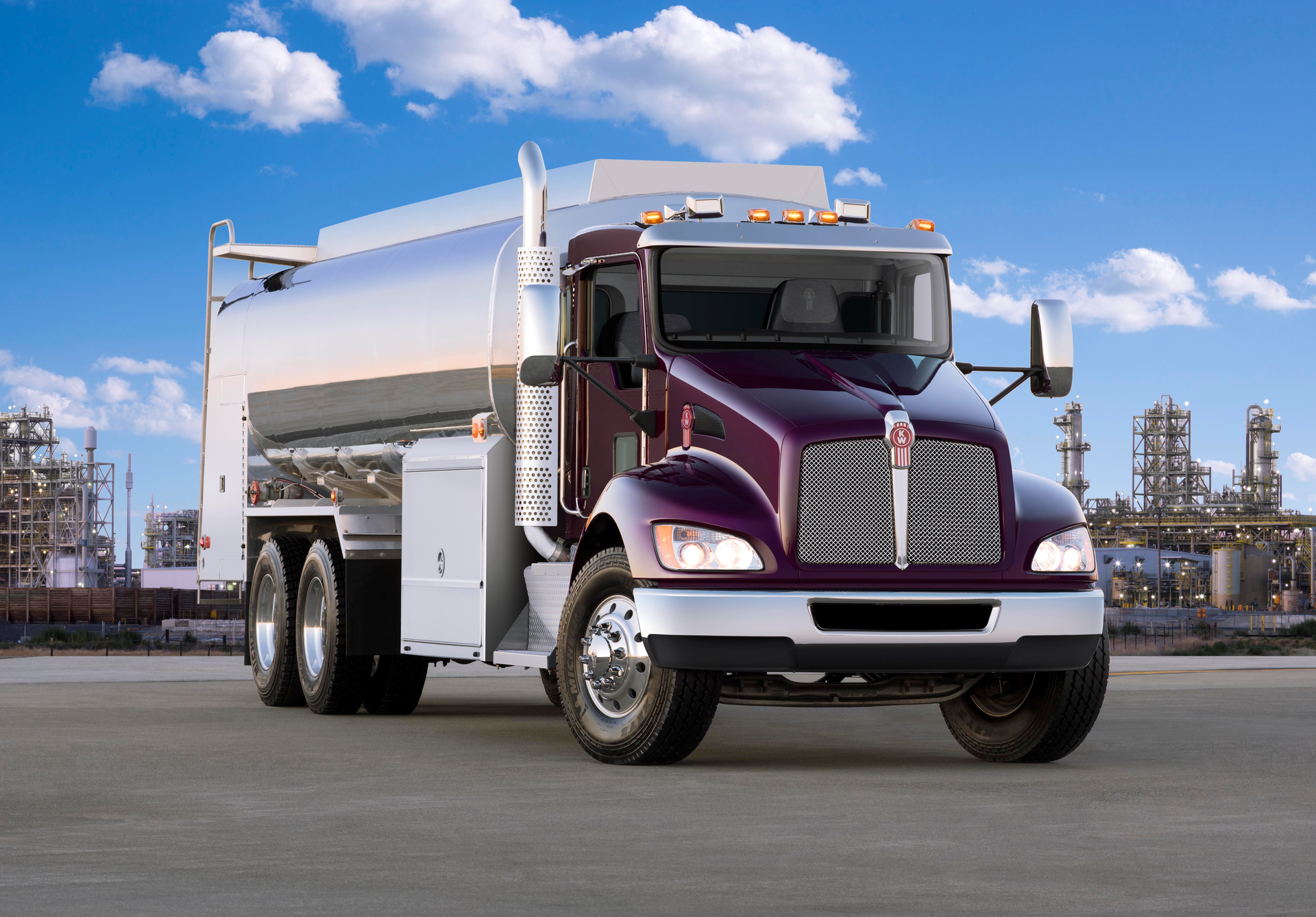 051419 Kenworth T370 fuel tanker.jpg