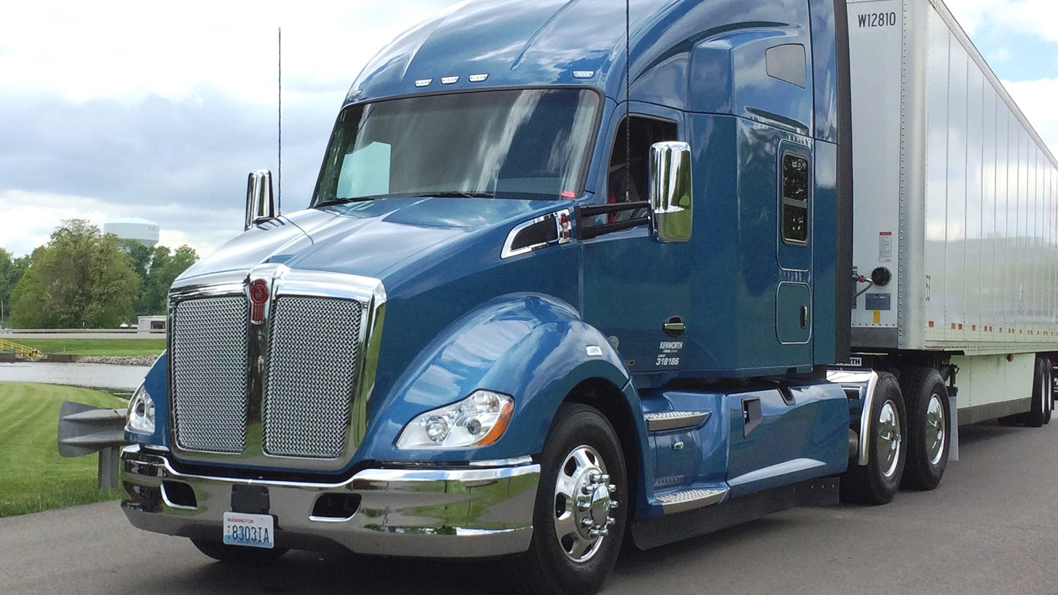 Kenworth T680 highway tractor