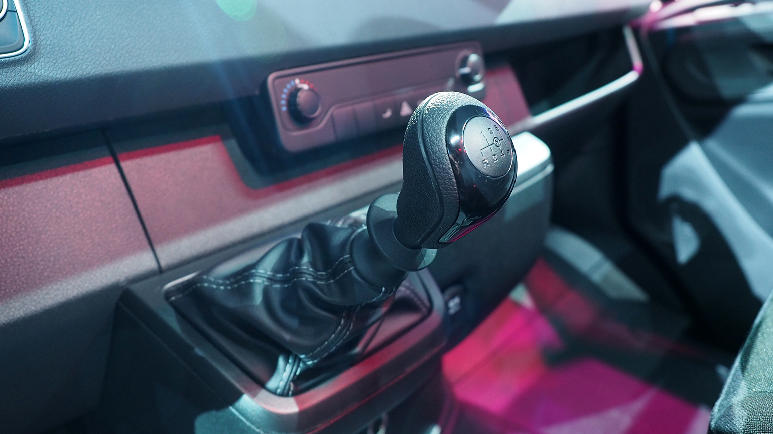 Manual transmission in Mercedes-Benz 2019 Sprinter