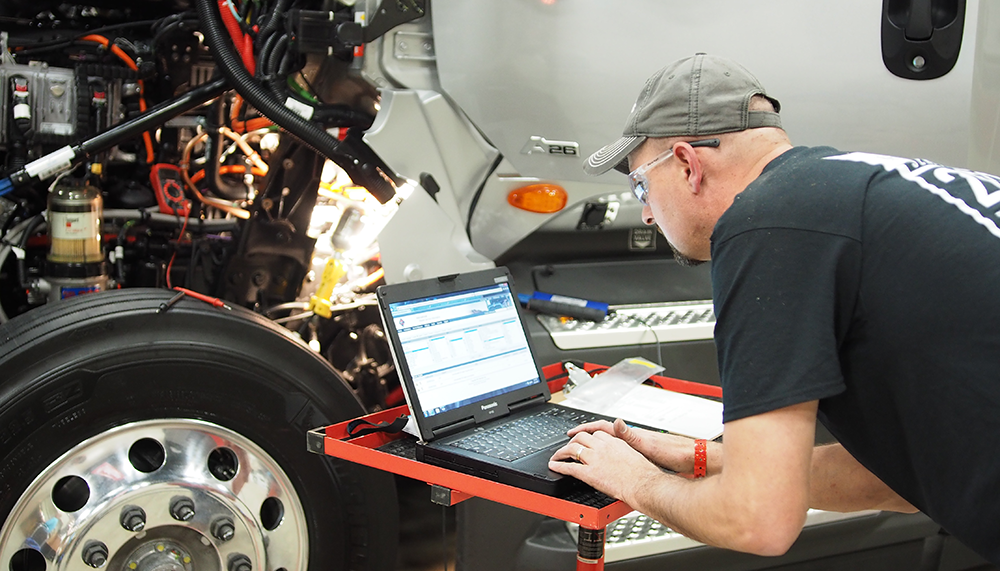031519-truck-training-technology-evolution-technician