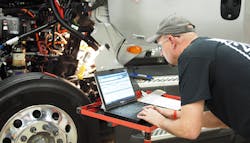 031519-truck-training-technology-evolution-technician 031519-truck-training-technology-evolution-technician