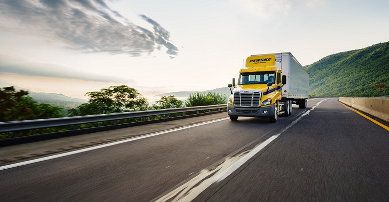 Refrigeratedtransporter 4096 Penske Highway Stock Image