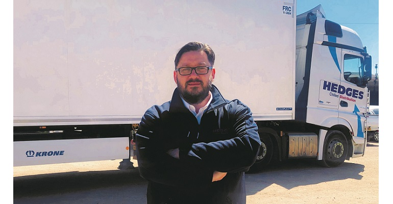 Refrigeratedtransporter 4101 Krone Trailer Hedges Customer