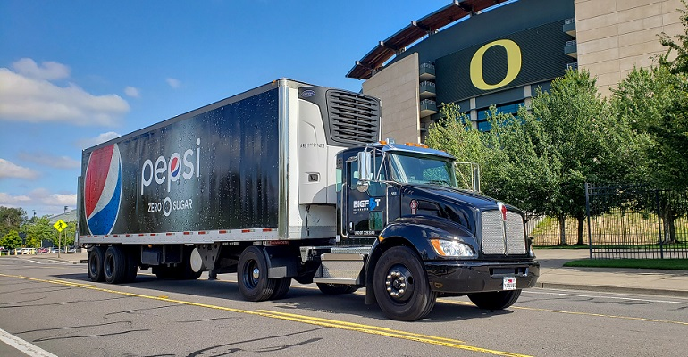 Refrigeratedtransporter 4275 Bigfoot Beverages Kenworth 2