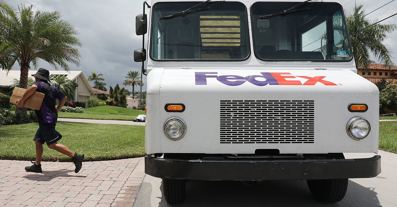 fedex-delivery-Joe-Raedle-getty.jpg