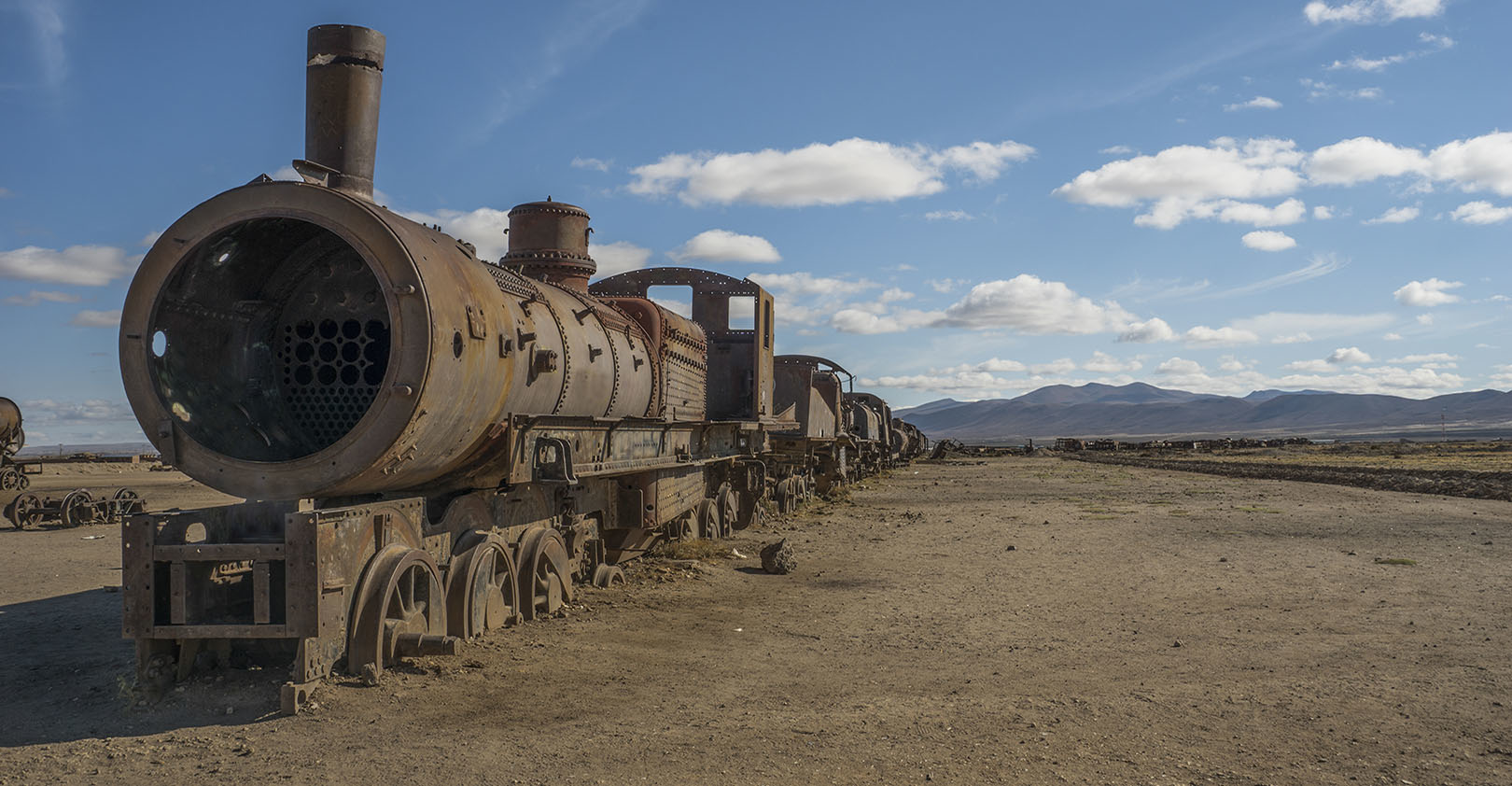 train-graveyard-desert-Bkamprath-getty.jpg