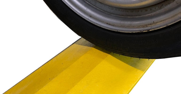 Refrigeratedtransporter 4541 Tyrata Intellitread Dos Tread Depth Measure Cropped Main