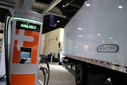 freightliner-em2-charge-nacv.jpg freightliner-em2-charge-nacv.jpg