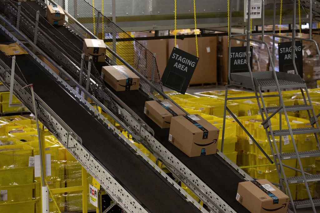 120219 amazon Conveyor bbg.jpg