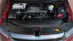ram_ecodiesel_hood2d1coiaeop6022bi3940joi52l0__mid.jpg