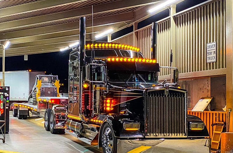 Fleenor Brothers&apos; showy Kenworth fleet catches eyes wherever their trucks go, giving all the more reason for the company to want to avoid being seen broken down on the side of the road.