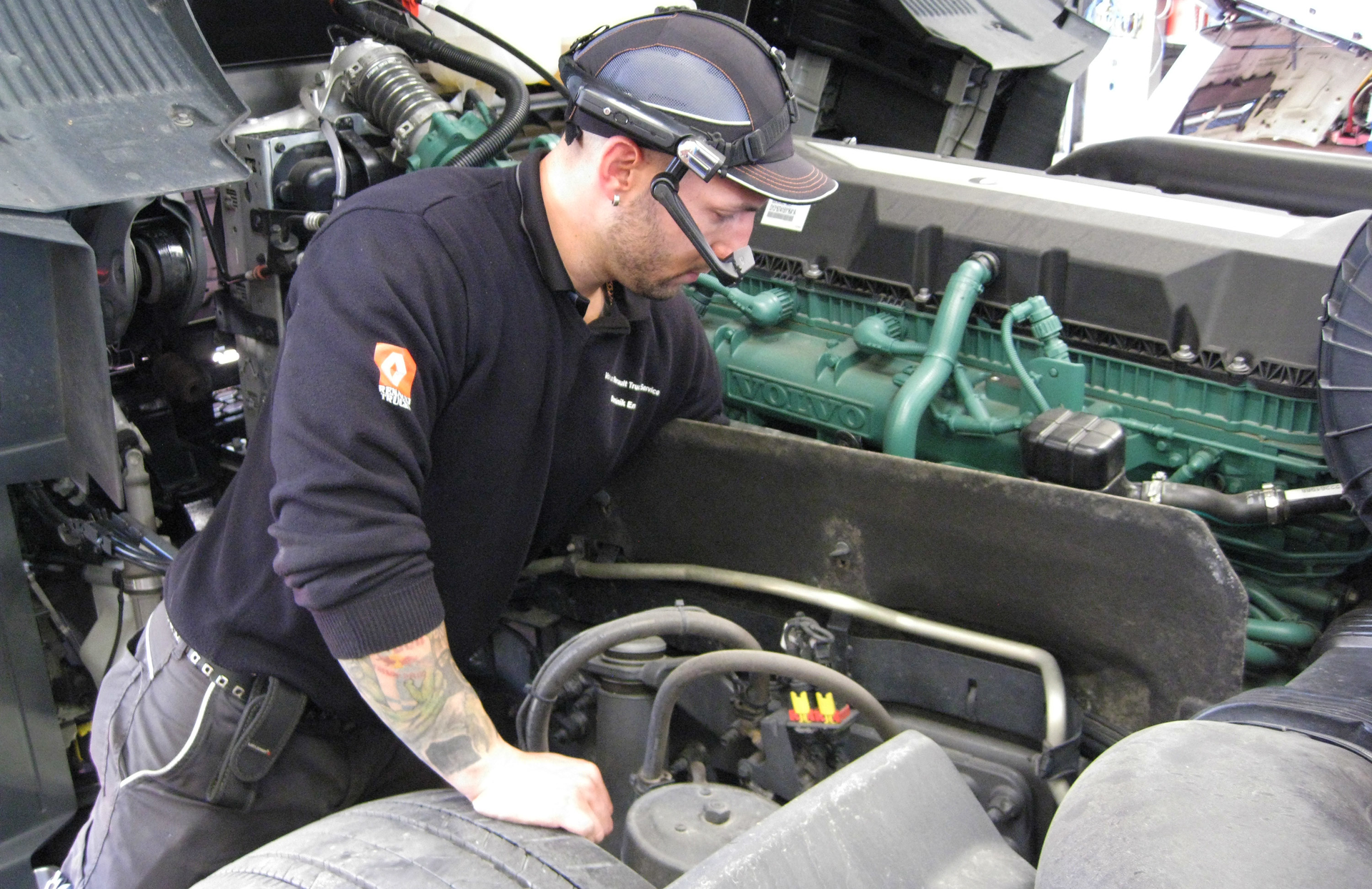 The HMT-1 has been used by Volvo Truck in Europe to link a remote expert to a technician in a shop to collaborate on troubleshooting.