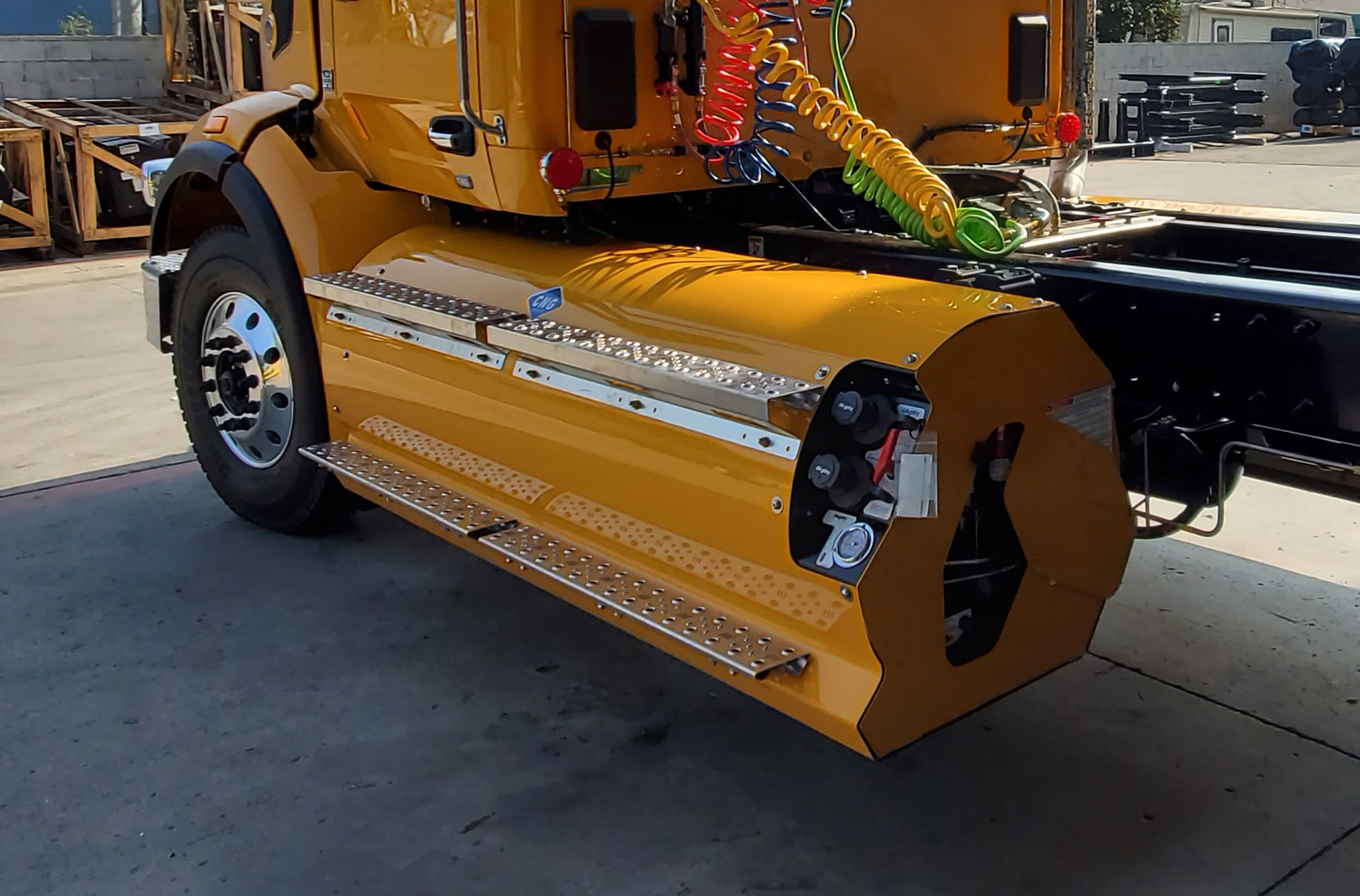 From Fo Agility Fuel Solutions Pro Rail45 Gen5 Peterbilt567 Hero Web 5ecfef6ac02ea 5ed3a7de393a3