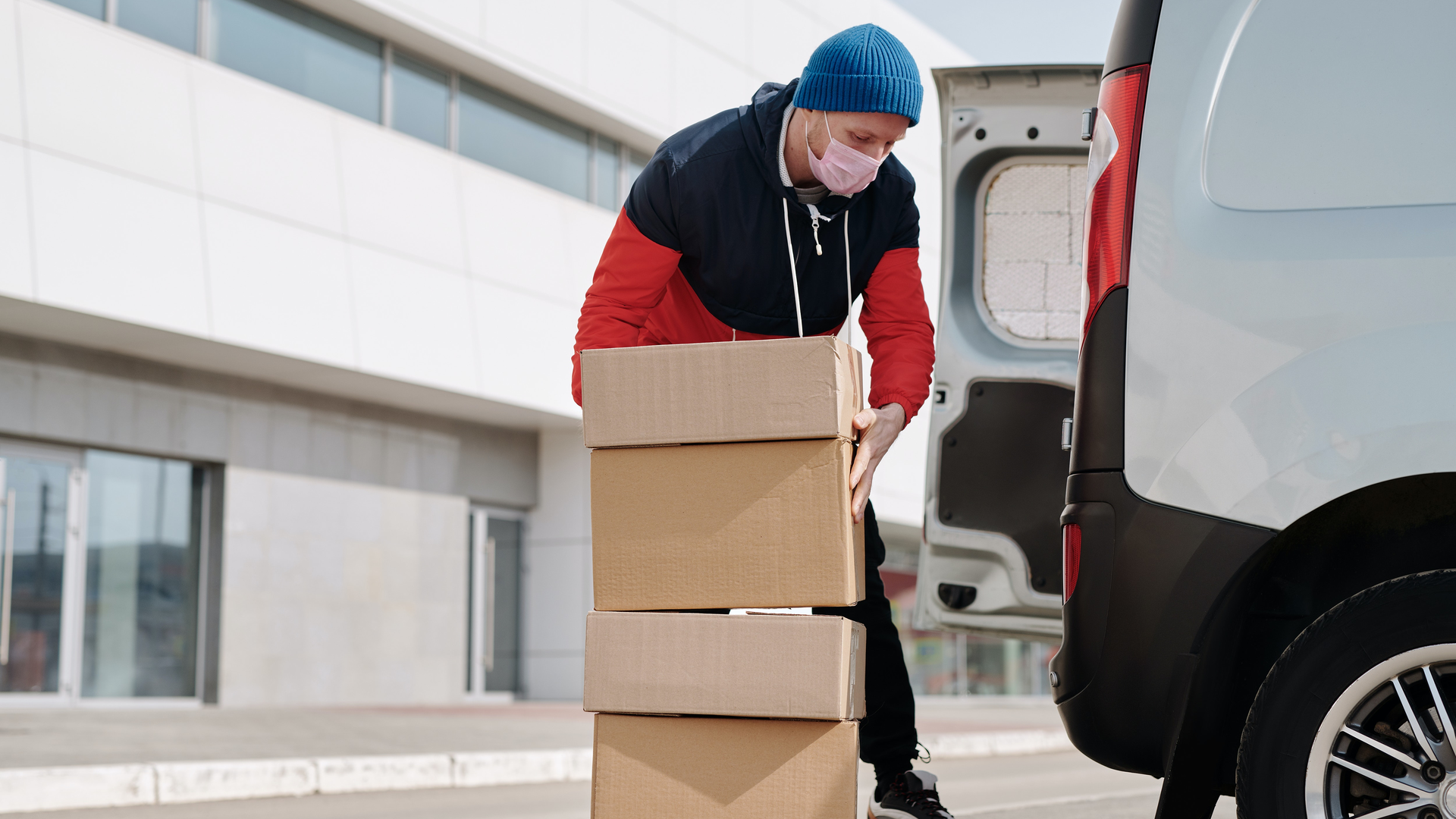 Delivery Man Wearing A Face Mask Carrying Boxes 4391478 5ef2109c9af0f