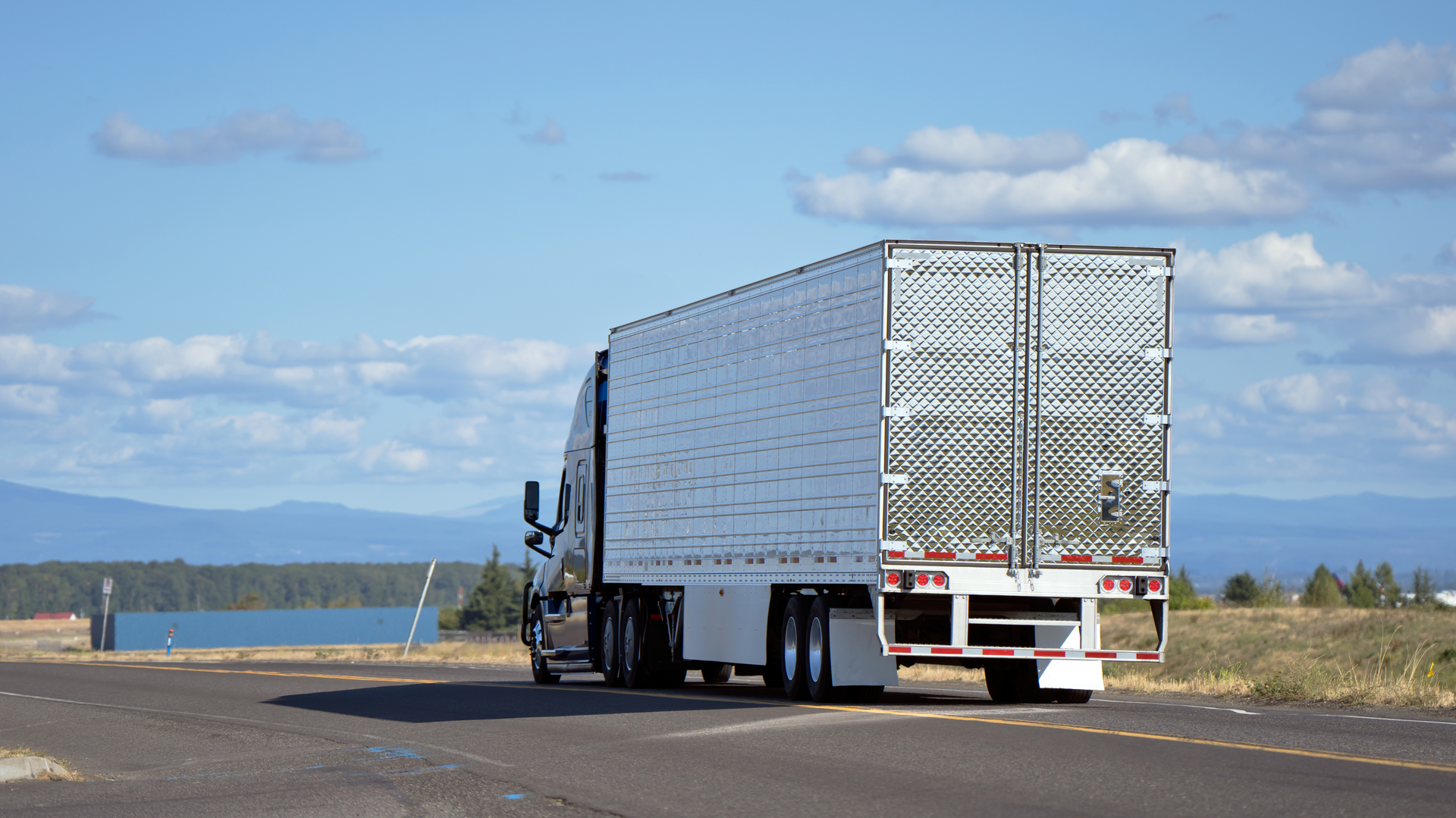Truck Trailer Vitpho Dreamstime 5eecc4a9eb67e
