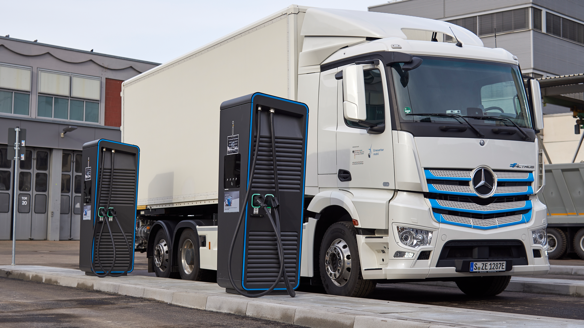 052720 Daimler Electric Truck Charging Station 5f465afa58c1e