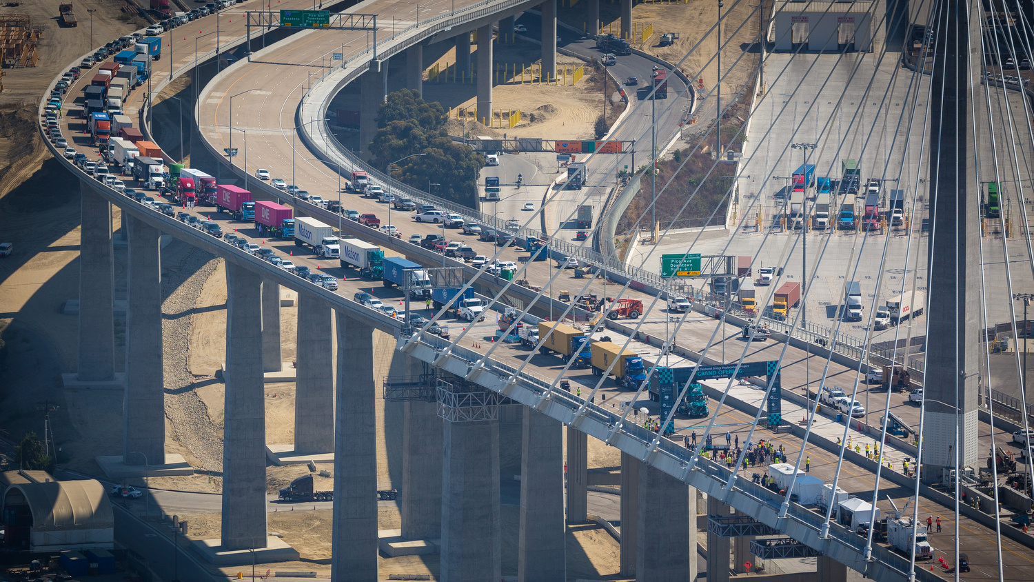 Polb Line Up Of Clean Trucks Vnr Electric Lead Truck Volvo Trucks 5f7b7154cd692