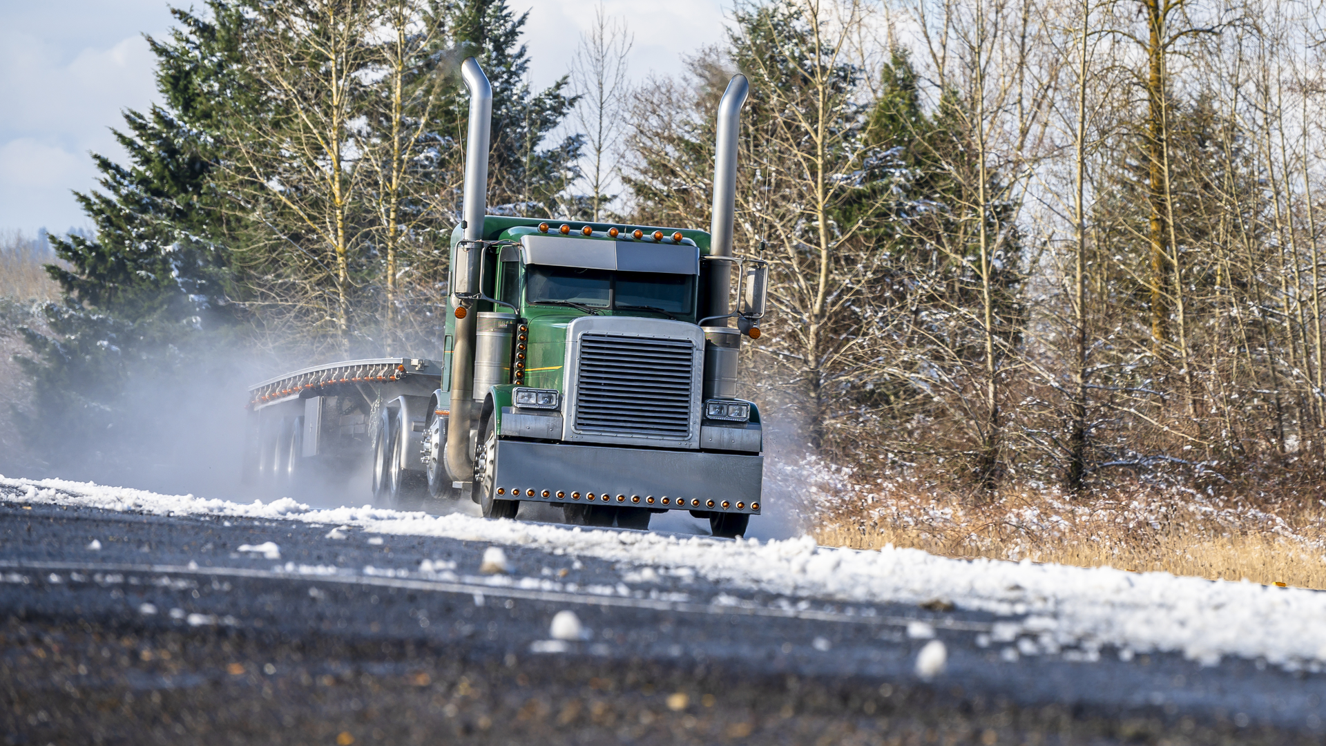 Green Pete Snow Road Vitpho Dreamstime 5f7b1fc70445f 5f9ab445cd04b