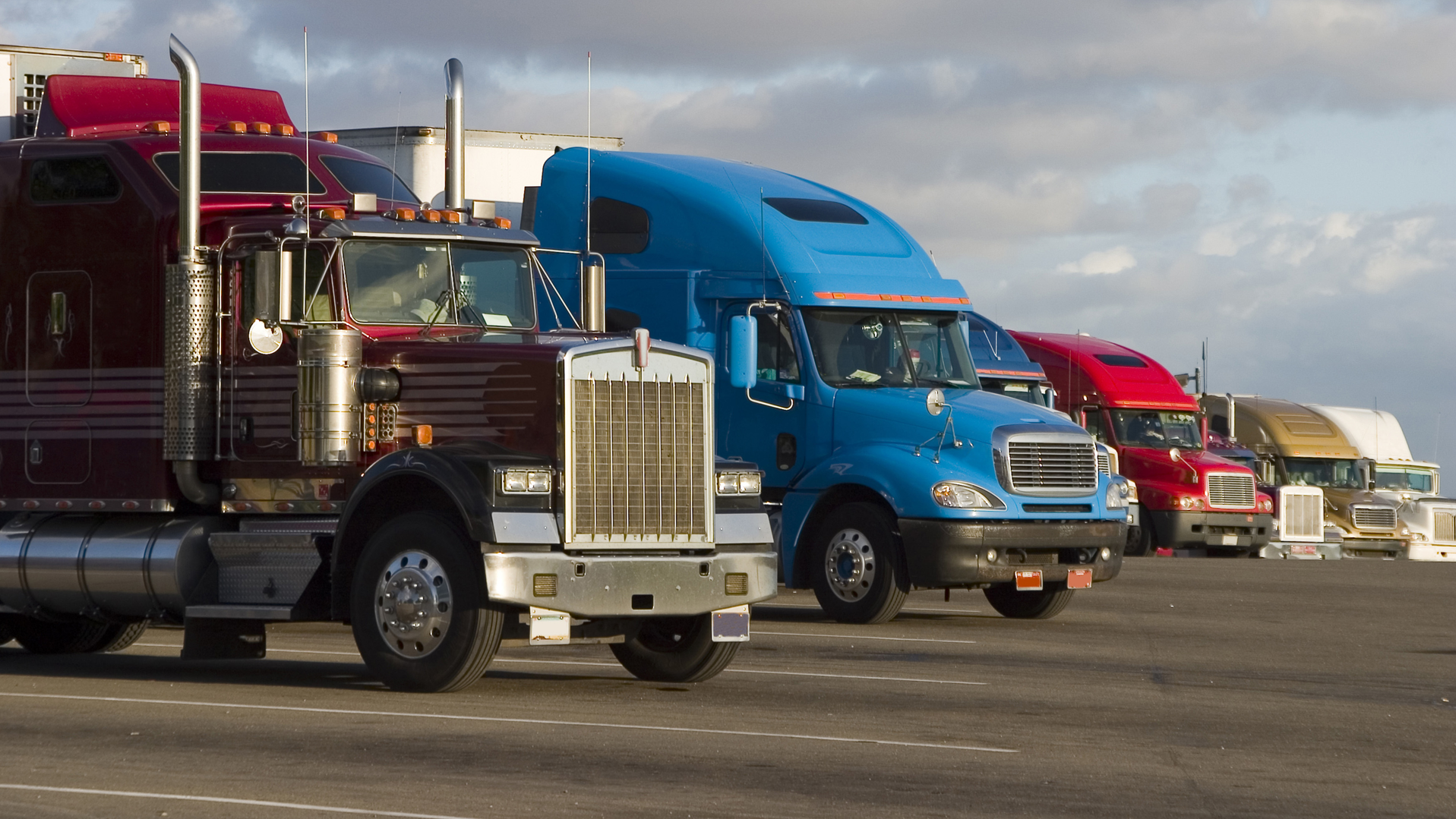 Trucks Rest Stop Aaron Kohr Dreamstime 5f96cc299d60d