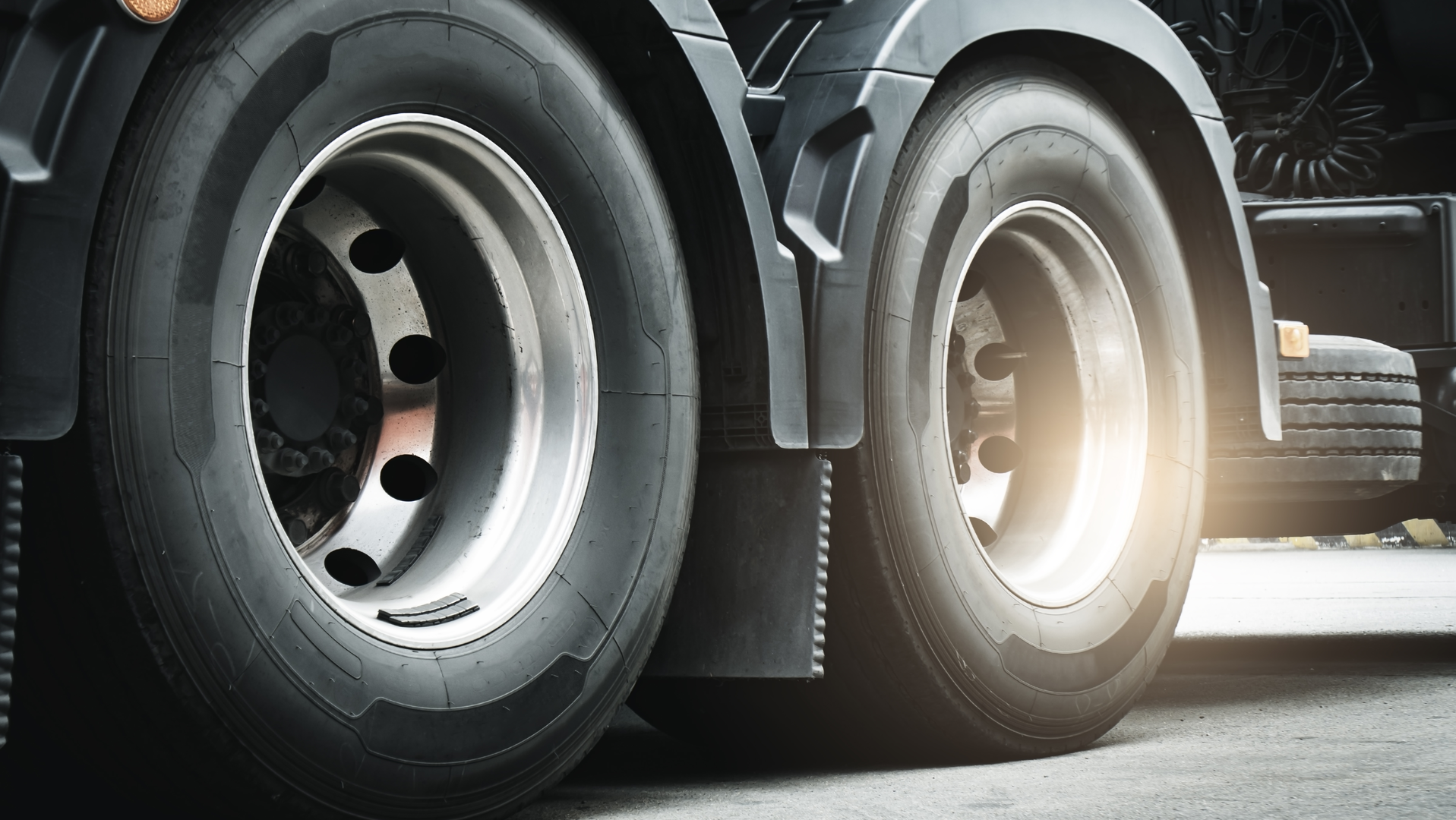 Tires Siwakorn Klomwinyarn Dreamstime 5fab3e1618c59