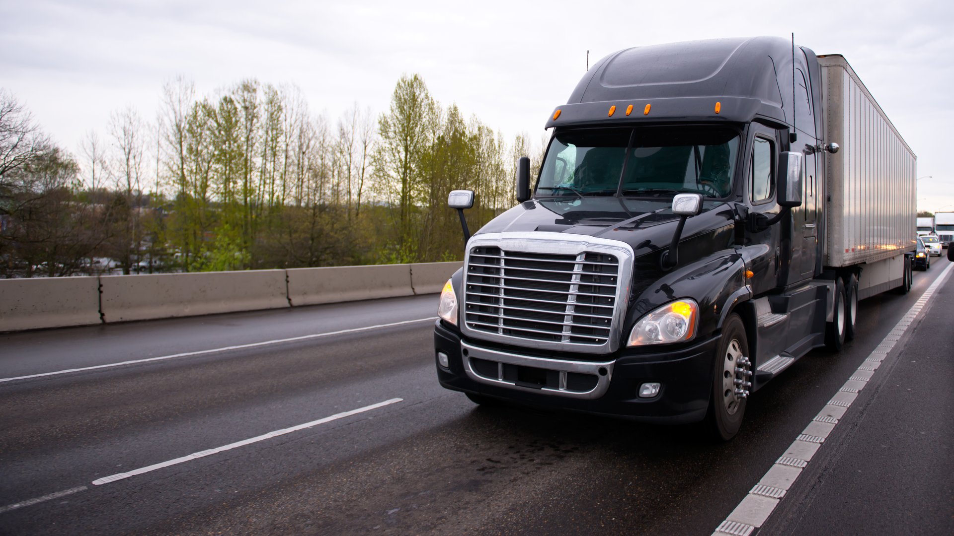 Black Semi Highway Vitpho Dreamstime 5fd1155c4f8cb