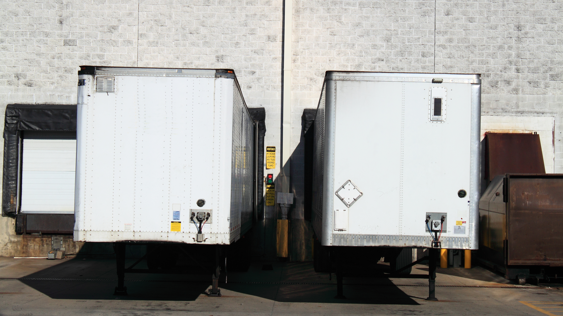 Dreamstime Xxl 34262204 Trailers Luckydoor 5fe0abaee015f