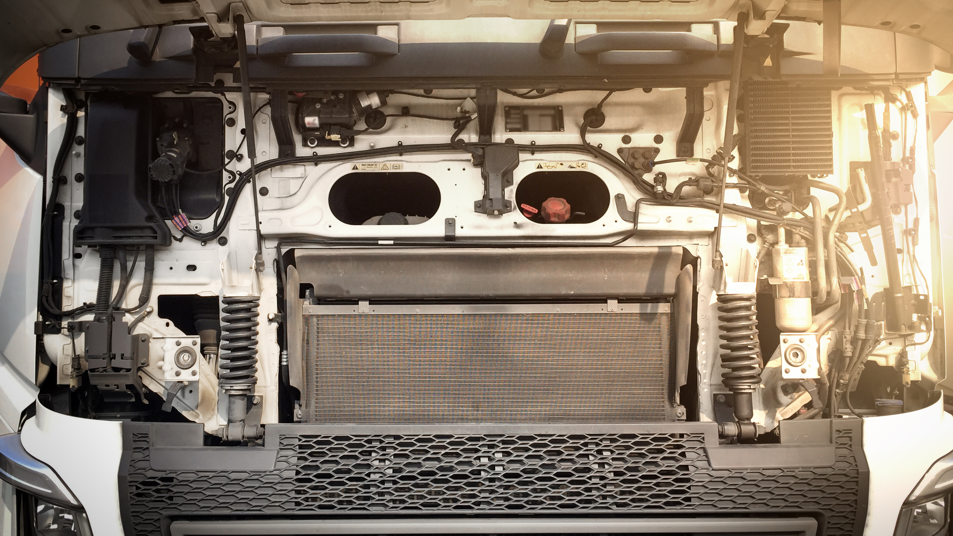 Semi Truck Maintenance Siwakorn Klomwinyarn Dreamstime 6046312e6cdd0