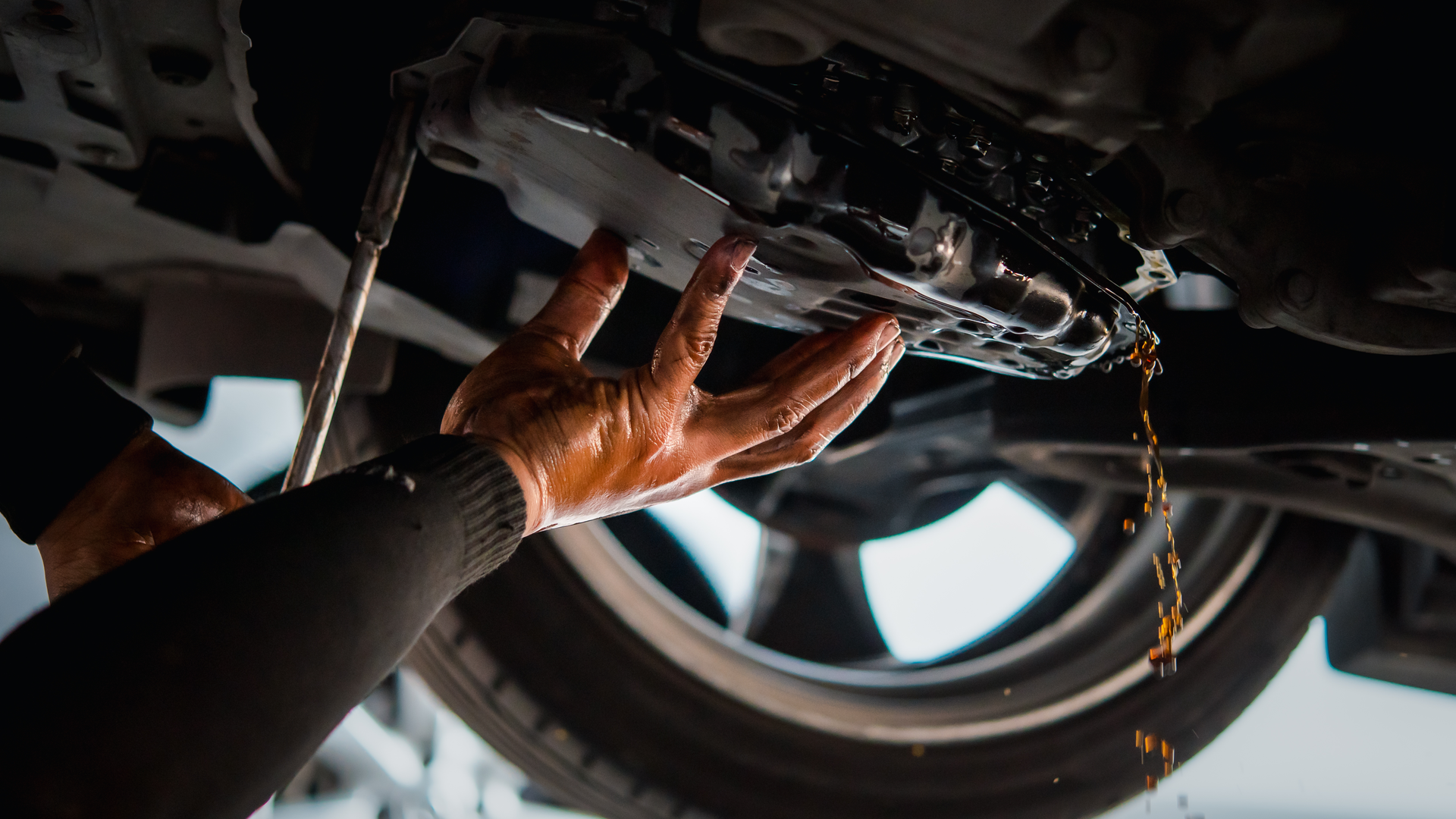 Transmission Fluid Pongmoji Dreamstime 6086d15f25cd5