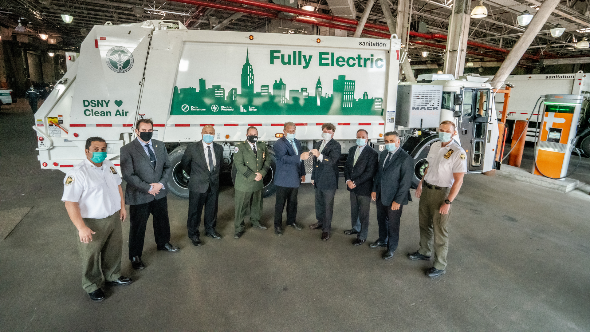 210629 Mack Lr Electric With Dsny 60dc7384ab5ae