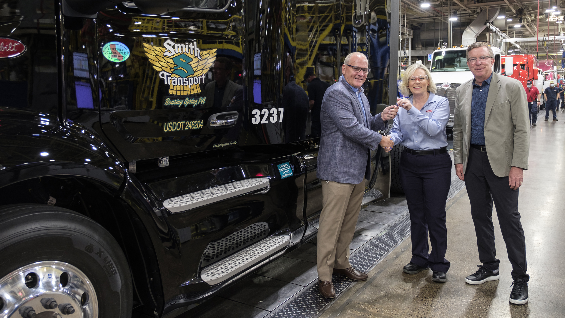 Peterbilt New Model 579 Key Hand Off 60ca5d893d14a