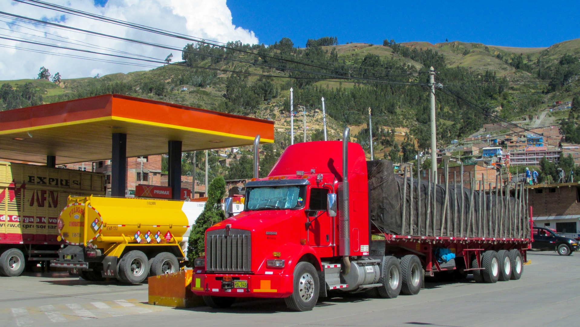Kw Truck Gas Station Yurasova Dreamstime 60d0a8f658241