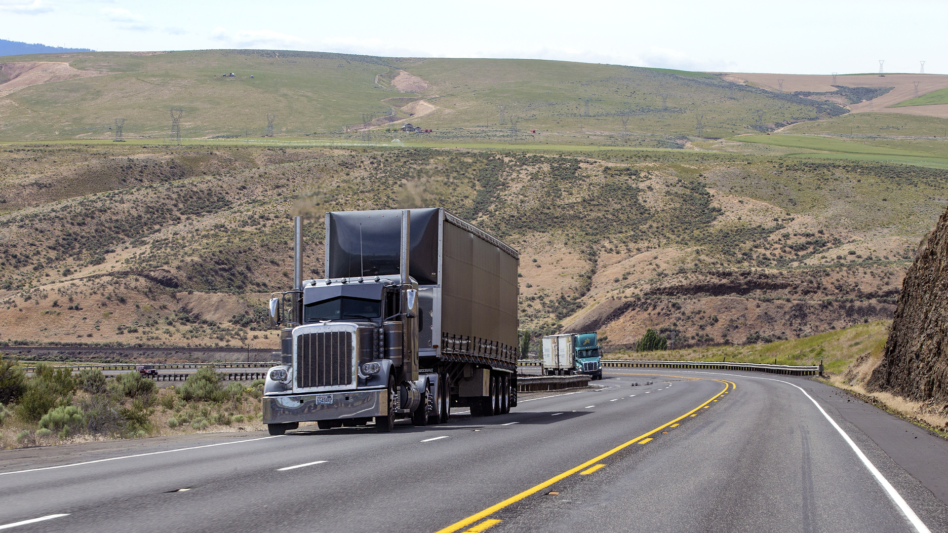 Semi Truck Mountainside Oksanaphoto Dreamstime 60cbb1782ea85