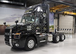 210614 Mack Anthem Day Cab Roof Fairing 210614 Mack Anthem Day Cab Roof Fairing