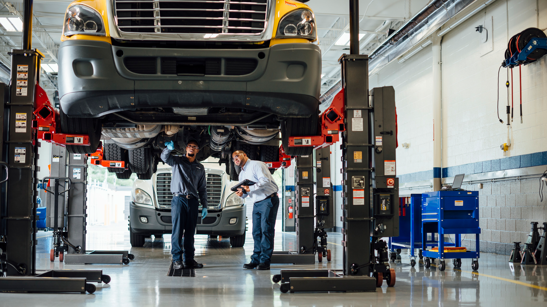 Penske Maintenance Tablet Stock Image 2 60c8a6245a4e6 60f808ec5a133