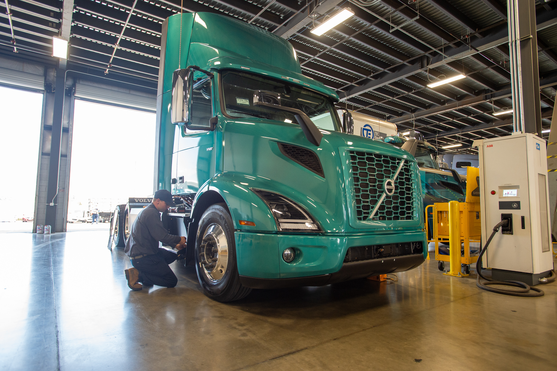 Volvo Vnr Electric Dealership Technician 1 610a96dc11f27