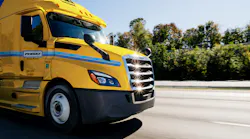 Penske 2018 Tractor Open Road Tight Shot Image