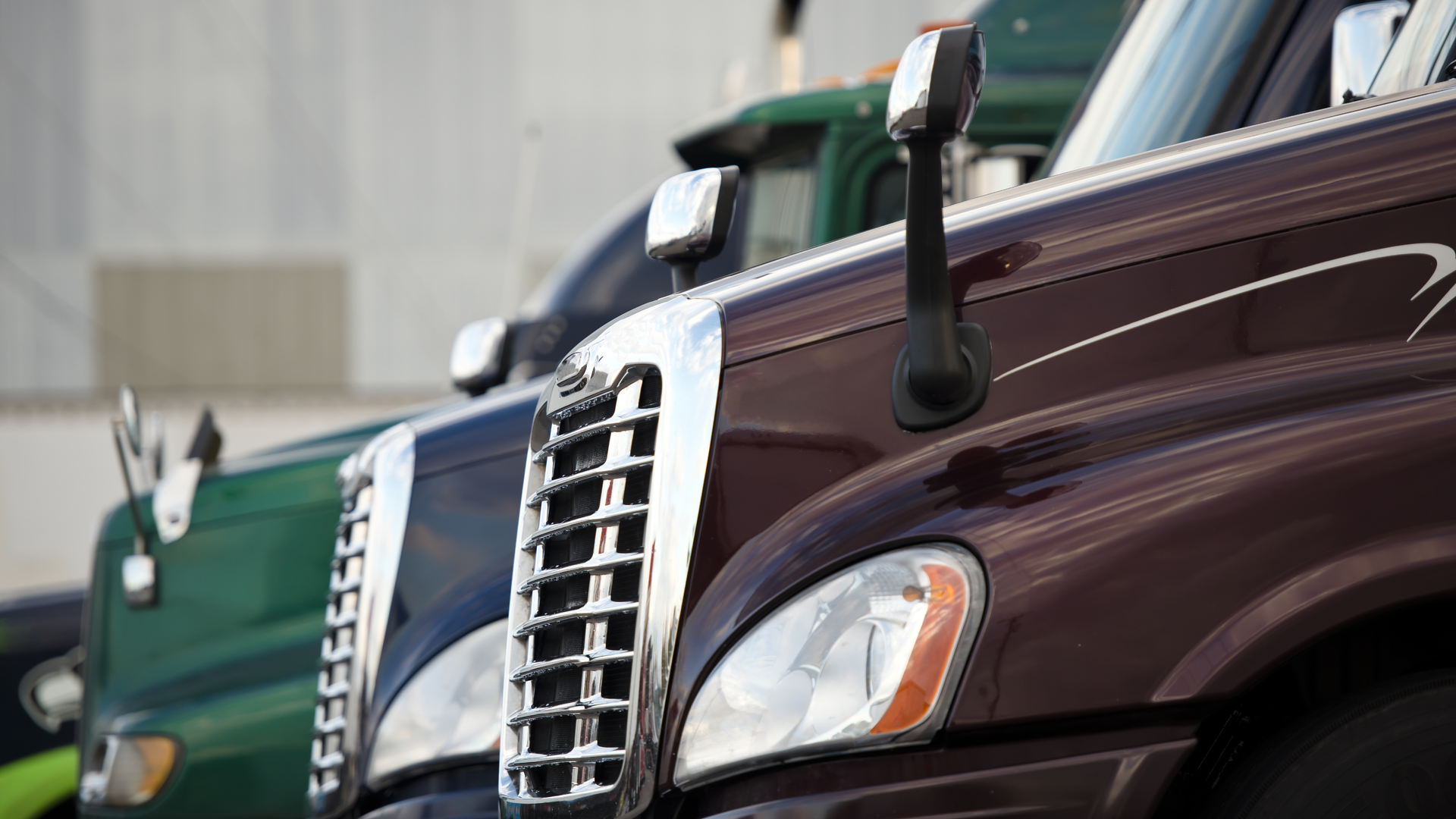 Semi Truck Parking Lights 47421317 Vitpho Dreamstime 6193b0f484b86