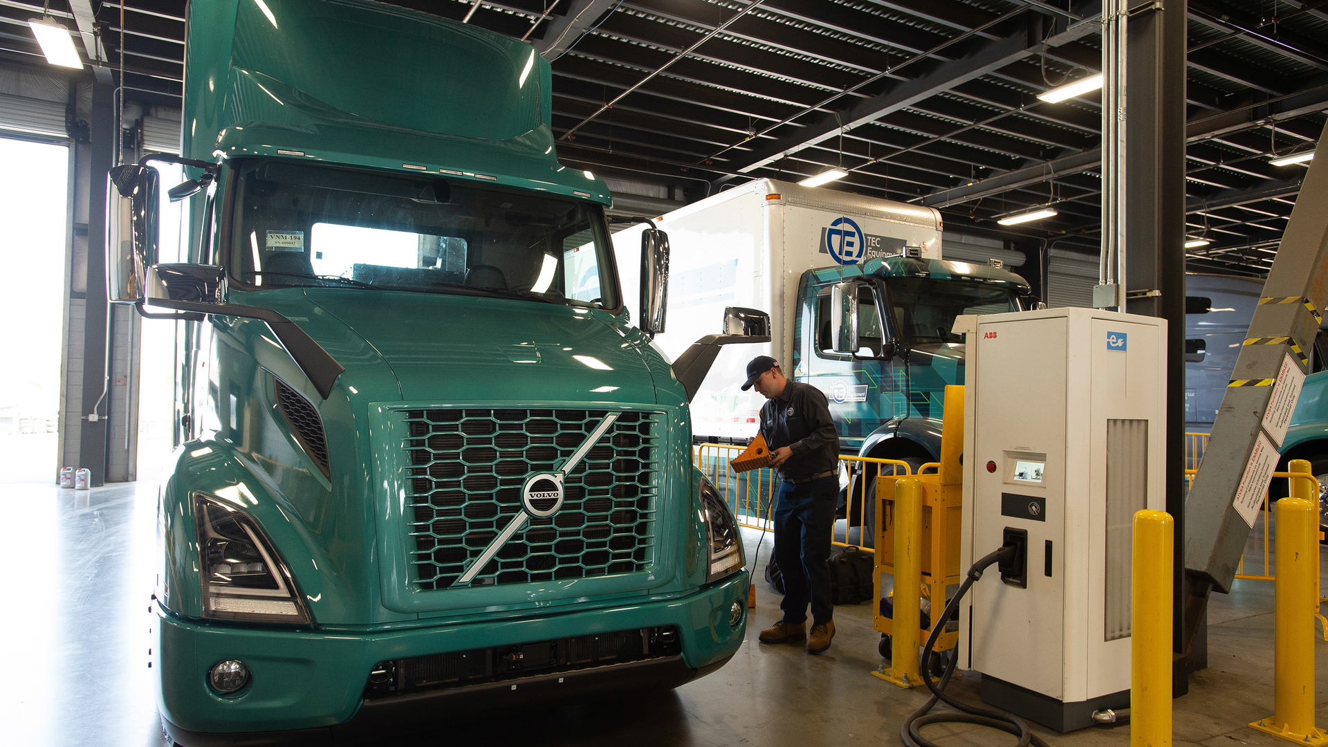 Vnr Electric In Bay With Charging Station 61c348fd6abd8