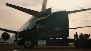 Axicle Trailer Tractor Boeing 777 Jet